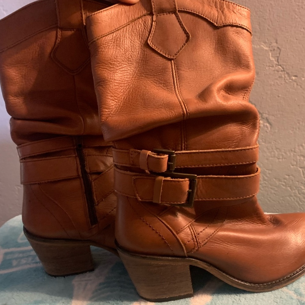Leather boots with buckles & heels